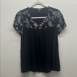 Roz & Ali Black and Gray Embellished Blouse